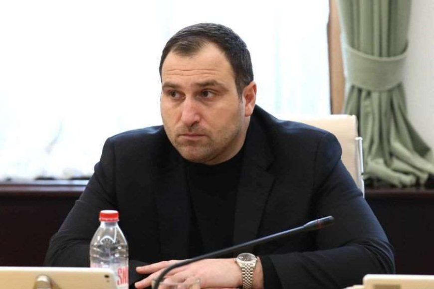 ირაკლი კირცხალია: ვინც ასე ვთქვათ, ფრონტზეა და ფუტკარივით შრომობს სამშობლოსთვის, ყველას დიდ მადლობას ვუხდი. როგორც რიგითი ქართველი მოქალაქე, ამაყი ვარ, როდესაც ვხედავ ამ ბიჭებს, ამ სამსახურების წარმომადგენლებს