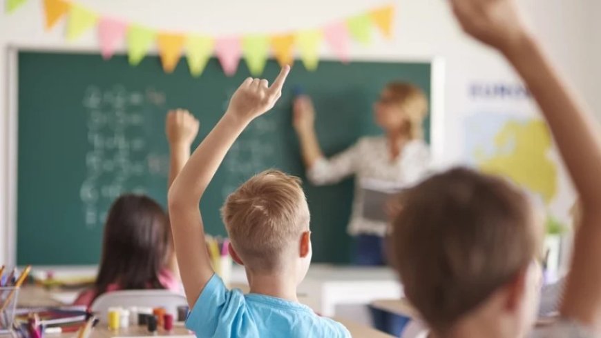 ახლახას გააკეთეს განცხადება ცნობილია , როდის დამთავრდება სკოლებში პირველი სემესტრი და როდის განახლდება სწავლა ?  – ვრცელდება ახალი თარიღები 😱 იხილეთ ვრცლად კომენტარში