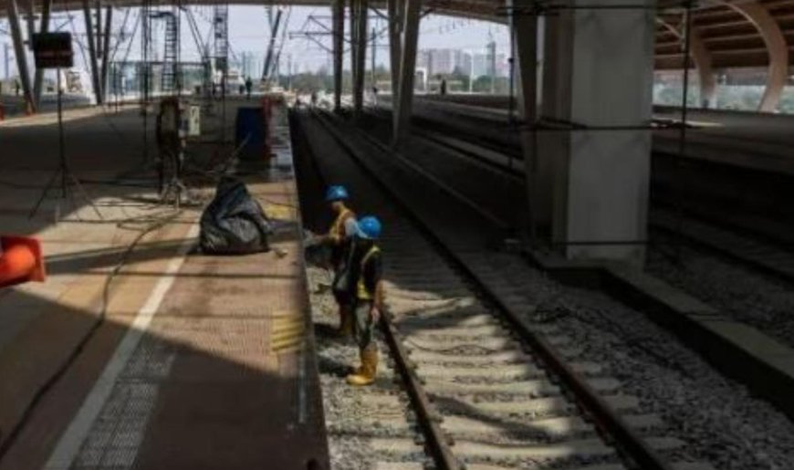 "დაღუპულია 11 და დაშავებულია 2 ადამიანი - რკინიგზის მუშების ჯგუფს მატარებელი შეეჯახა - ტრაგედიის დეტალები , ვრცელდება ვიდეო კადრები