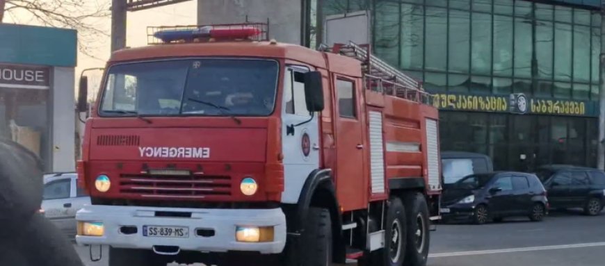 "ვაიმე, საწყალი ხალხი  - ძლიერი ხანძარი  გაჩნდა ცოტახნის წინ , ვრცელდება ძალიან მძინე კადრები ადგილიდან (ვიდეო)