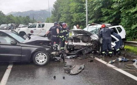 ადგილზე სამაშველო ჯგუფია მობილიზებული! ახლახანს ძლიერი ავარია მოხდა,დაღუპულია ერთი ადამიანი, ვრცელდება კადრები ადგილიდან 😱😭😭😭😭 იხილეთ ვრცლად კომენტარში