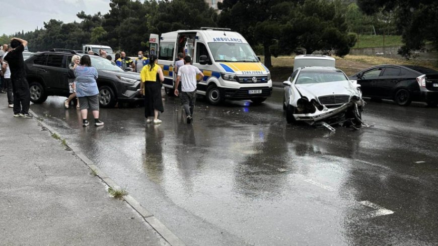 კიდევ ერთი “საშინელი ავარია მოხდა - ღმერთოო რატომ ?? სად მოხდა ცოტა ხნის წინ მძიმე ავარია? იხილეთ ვრცლად კომენტარში ! 👉