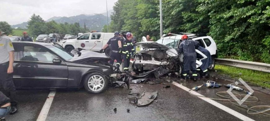 ადგილზე სამაშველო ჯგუფია მობილიზებული! ახლახანს ძლიერი ავარია მოხდა,დაღუპულია ერთი ადამიანი, ვრცელდება კადრები ადგილიდან 😱😭😭😭😭 იხილეთ ვრცლად კომენტარში