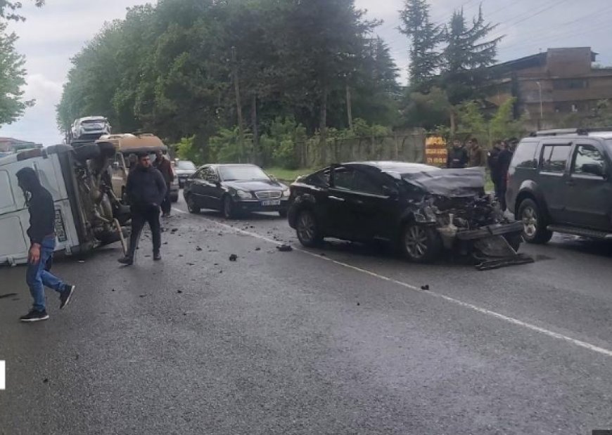 ახლახანს ადგილზე სამაშველო ჯგუფია მობილიზებული! კიდე ერთი ძლიერი ავარია მოხდა,დაღუპულია ერთი ადამიანი, ვრცელდება კადრები ადგილიდან  (ვიდეო)