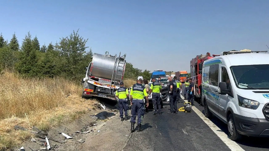 ვრცელდება უმძიმესი ავარიის კადრები, შემთხვევას მანქანაში მყოფი ყველა ადამიანი ემსხვერპლა, არიან დაშავებულებიც, სად მოხდა შემთხვევა? (ვიდეო)